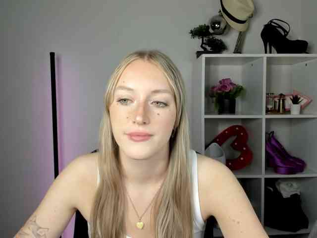 EvelynBlond26