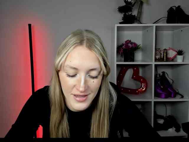 Model: EvelynBlond26