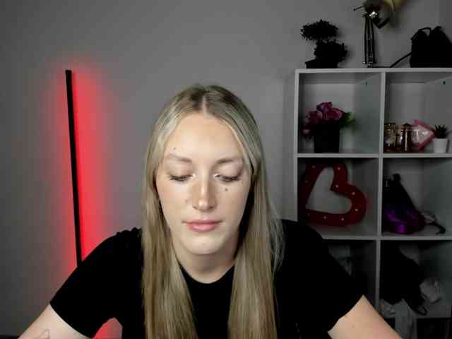 Model: EvelynBlond26