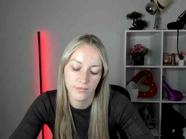 EvelynBlond26