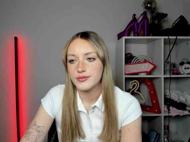 EvelynBlond26