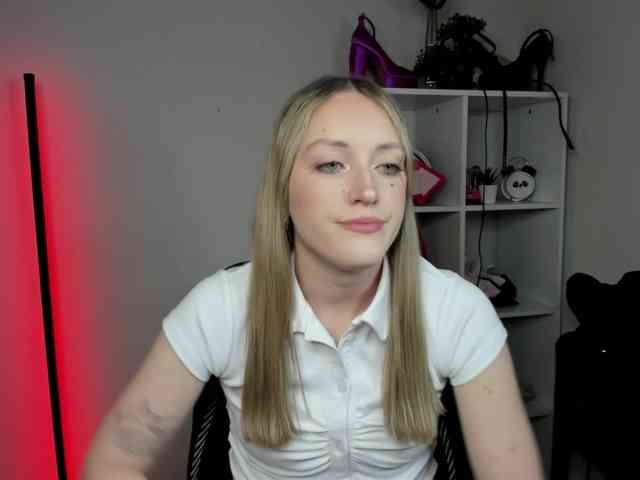 EvelynBlond26