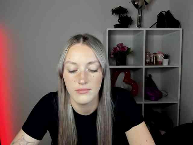 EvelynBlond26 webcam