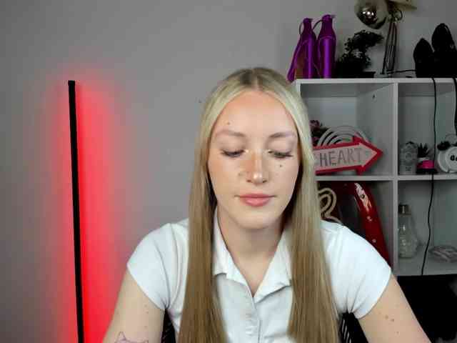 EvelynBlond26