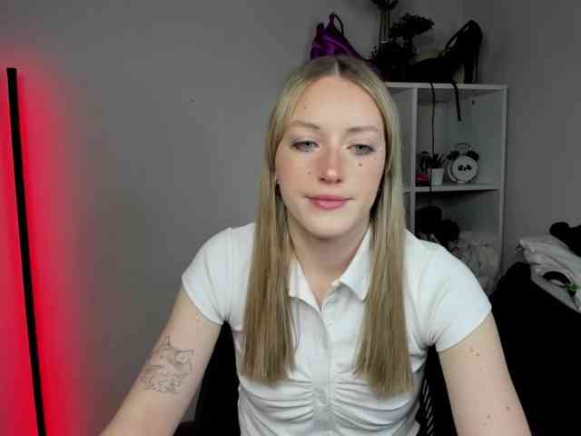 EvelynBlond26
