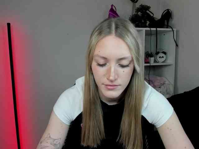 EvelynBlond26