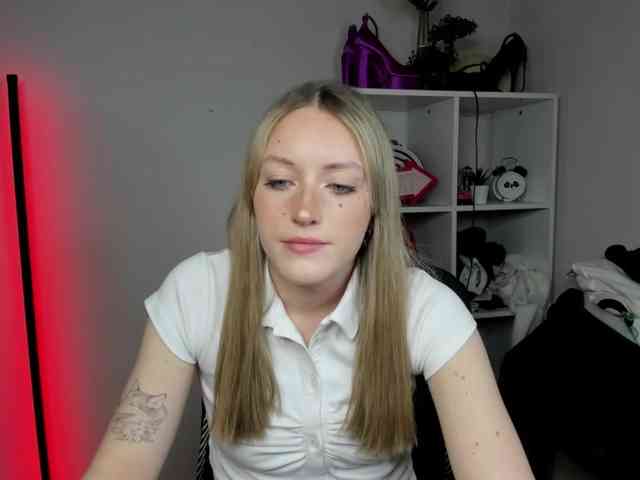 EvelynBlond26