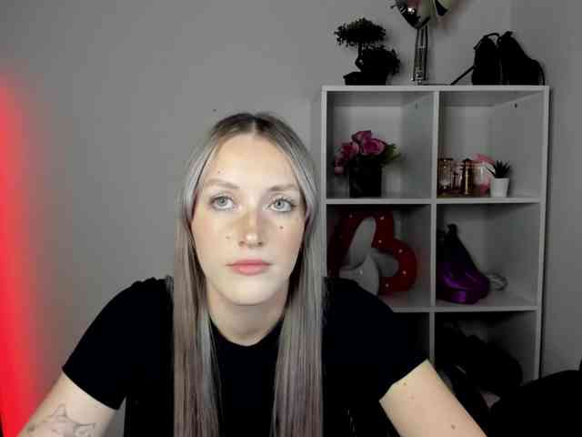 EvelynBlond26 webcam