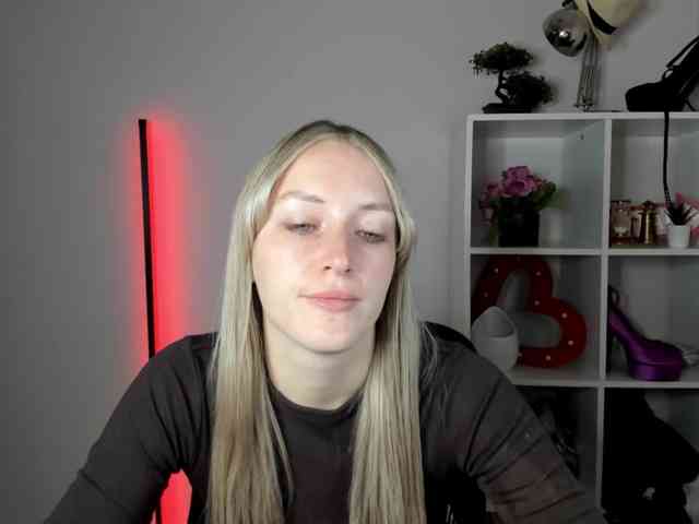 EvelynBlond26
