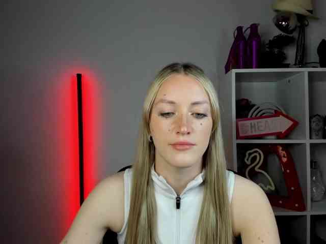 EvelynBlond26