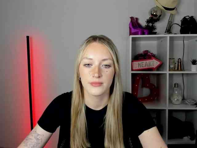 Model: EvelynBlond26