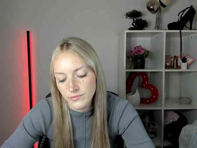EvelynBlond26