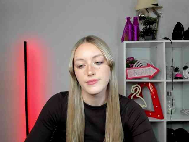 EvelynBlond26