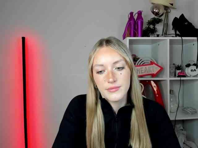 EvelynBlond26