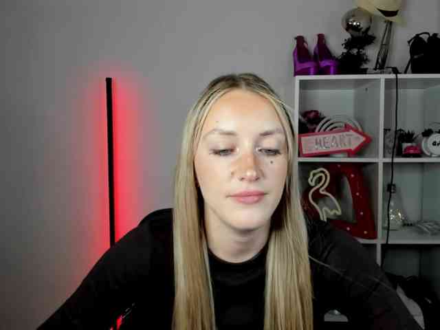 EvelynBlond26