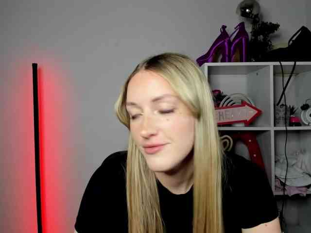 EvelynBlond26