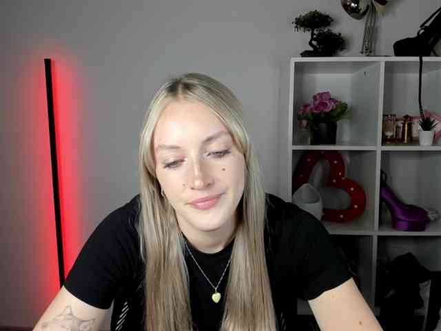 EvelynBlond26