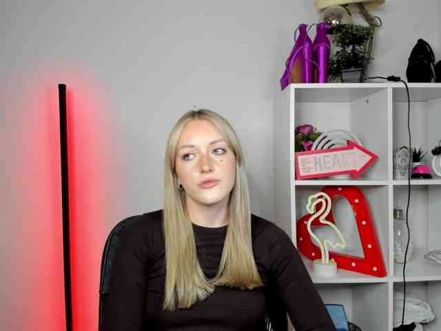 Model: EvelynBlond26