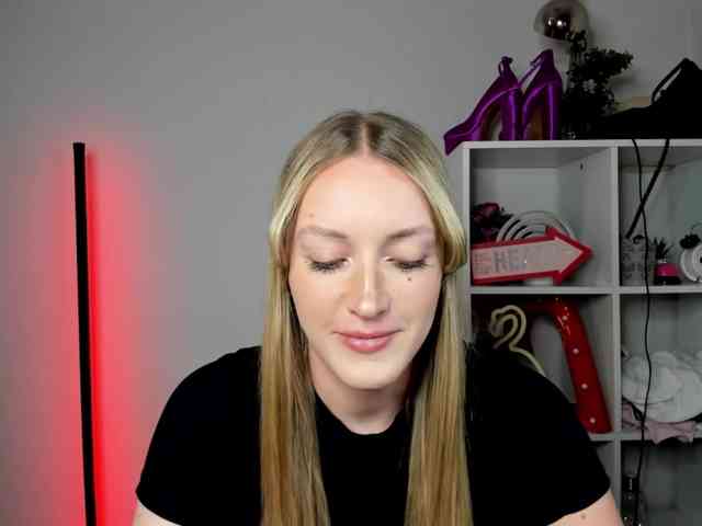 Model: EvelynBlond26