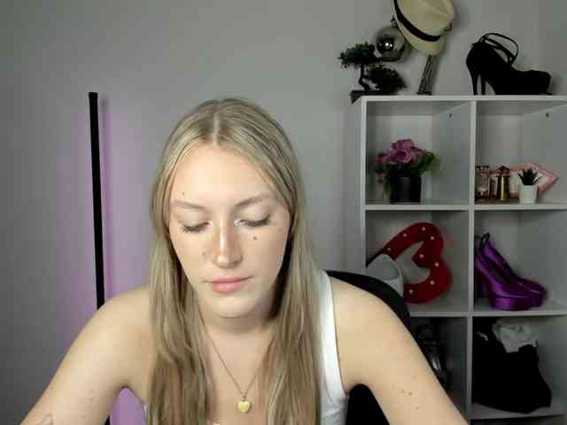 EvelynBlond26