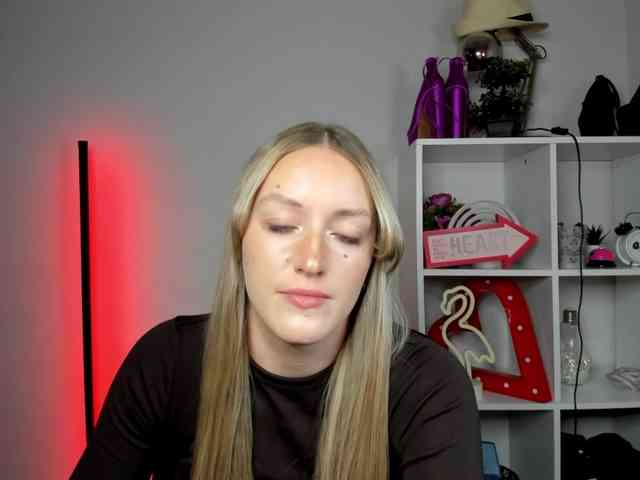 EvelynBlond26