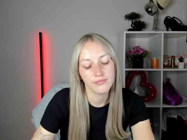 Model: EvelynBlond26