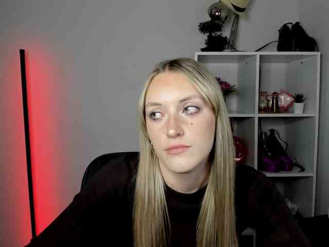 Model: EvelynBlond26