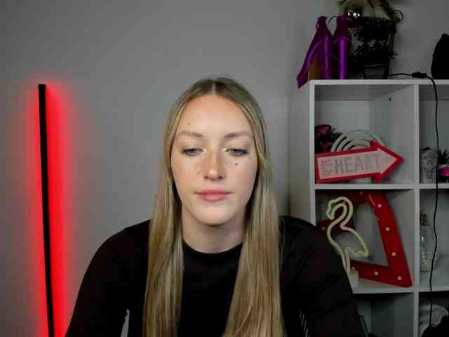 Model: EvelynBlond26