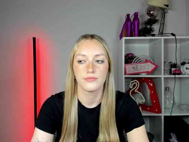 Model: EvelynBlond26