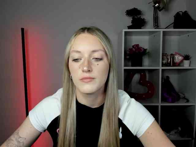 Model: EvelynBlond26