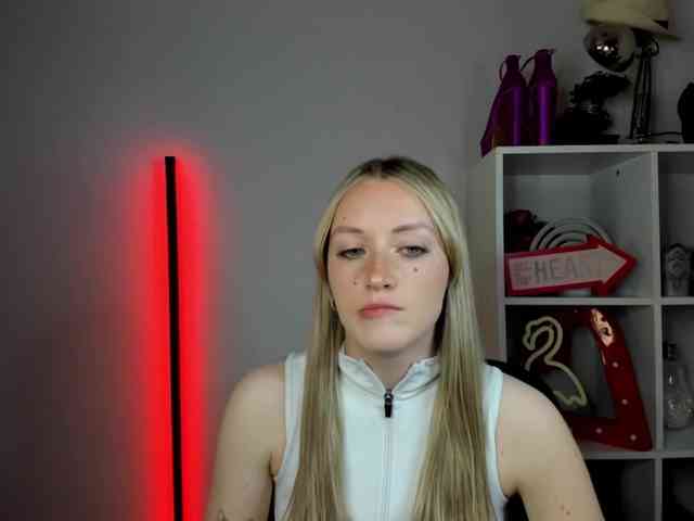 EvelynBlond26