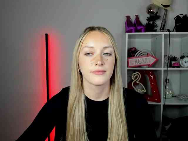 EvelynBlond26
