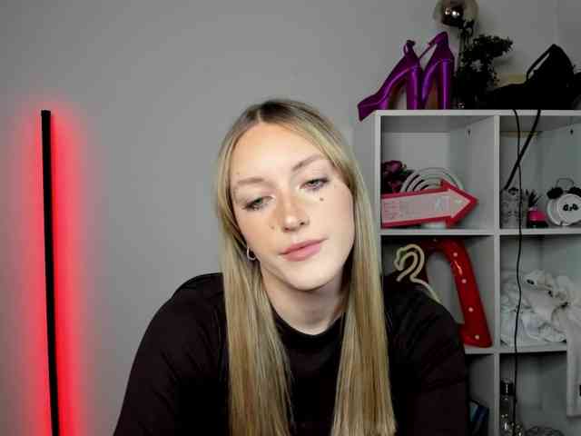 EvelynBlond26