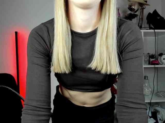 EvelynBlond26 webcam