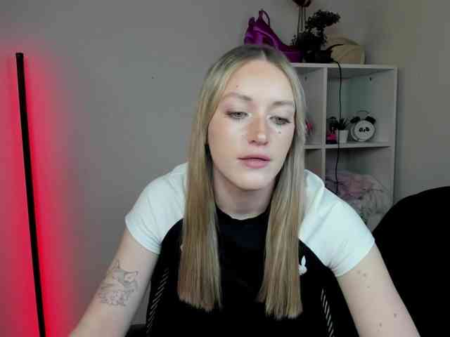 EvelynBlond26