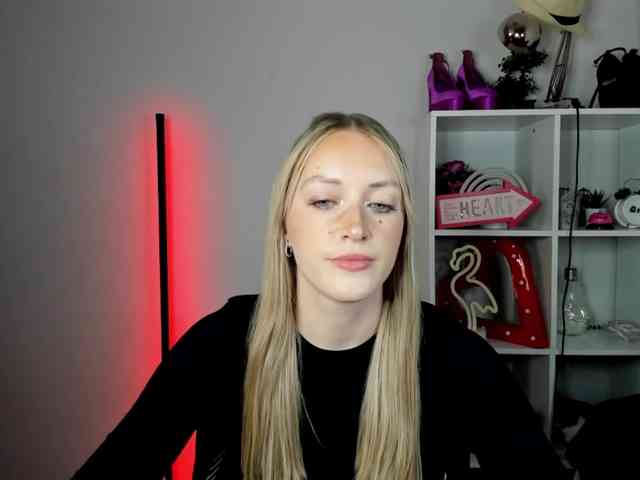 EvelynBlond26