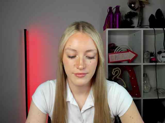EvelynBlond26