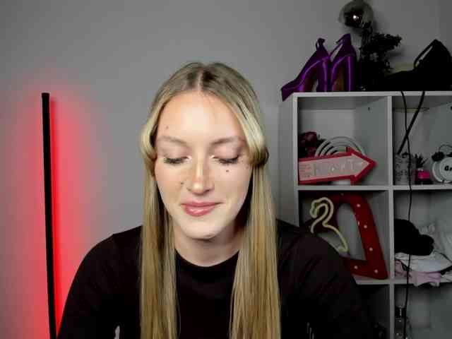 EvelynBlond26
