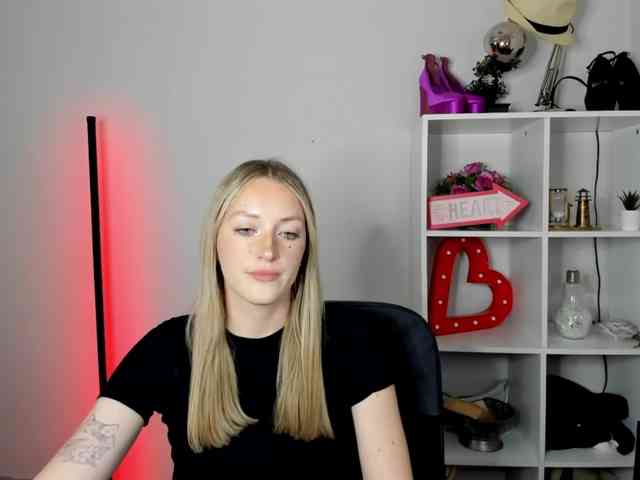 EvelynBlond26