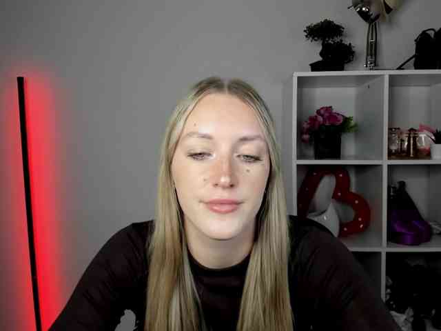 EvelynBlond26