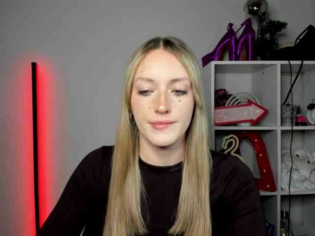 EvelynBlond26