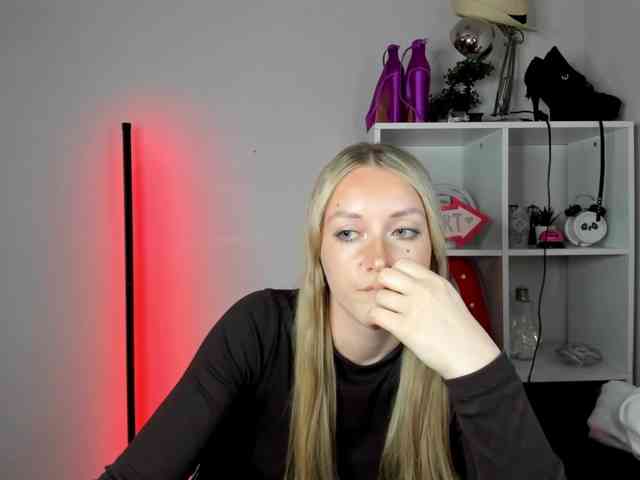 EvelynBlond26