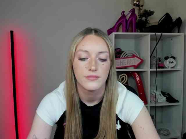 EvelynBlond26