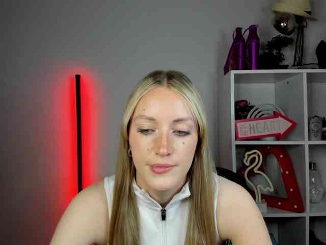 EvelynBlond26