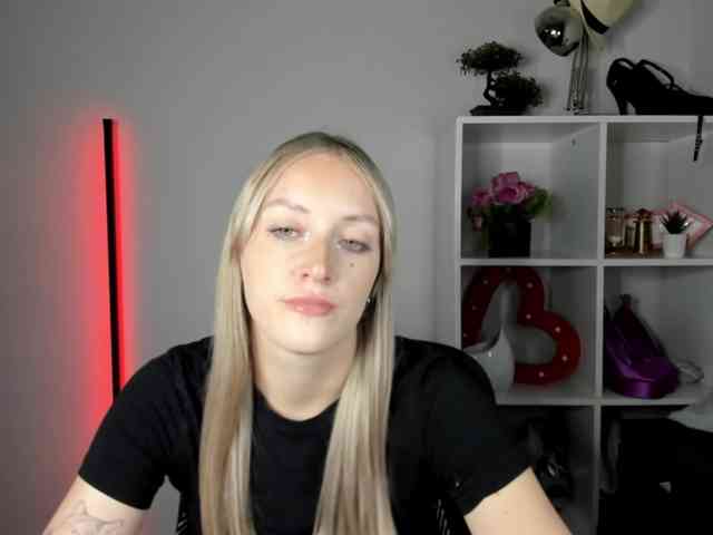 EvelynBlond26
