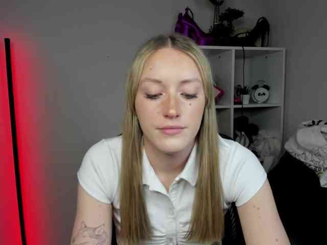 EvelynBlond26