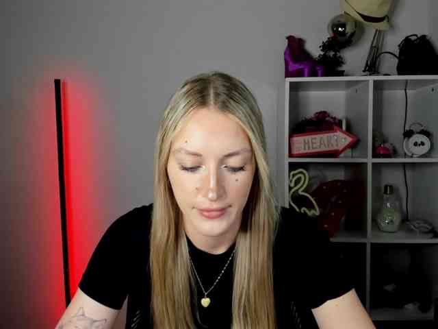 EvelynBlond26