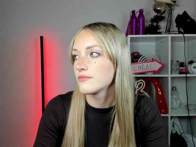 EvelynBlond26