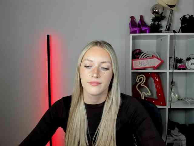 EvelynBlond26
