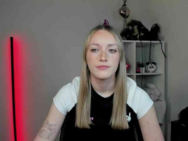 EvelynBlond26